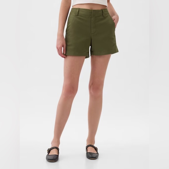 GAP 4” Downtown Khaki Shorts - Picture 3 of 9